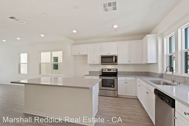 Building Photo - 3 br, 3.5 bath House - 1672 W Rhombus Ln