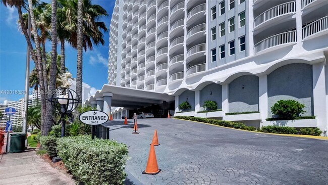 Foto del edificio - 5401 Collins Ave