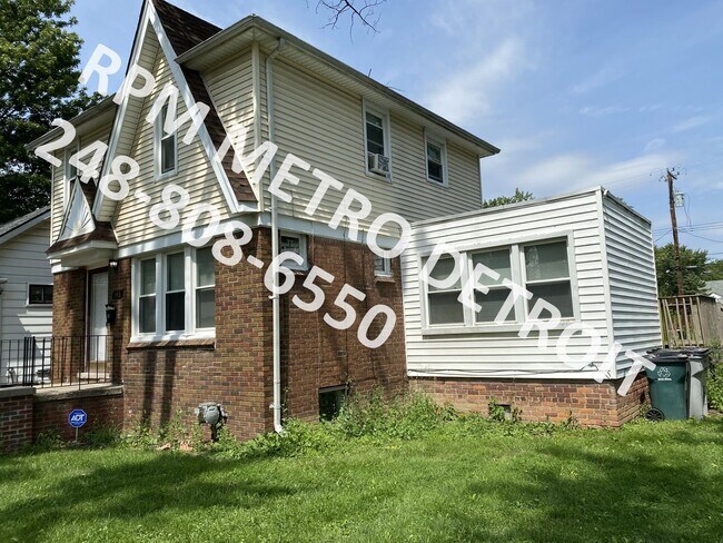 Foto del edificio - 3-BEDROOM COLONIAL In HAZEL PARK