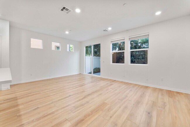 Building Photo - 7109 N Marisa Rd, Van Nuys, CA 91405