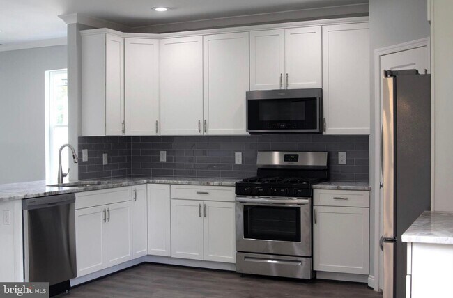 Foto del edificio - 3711 Tilden St