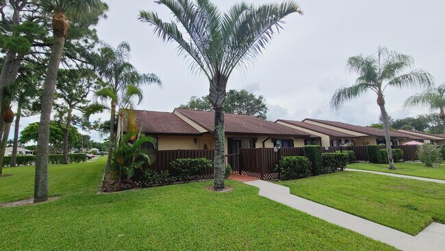 Foto del edificio - 1028  Green Pine Boulevard A West Palm Bea...