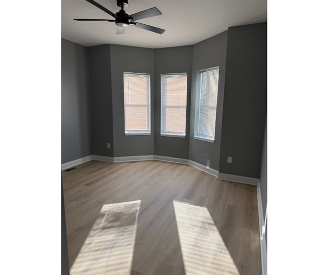 Building Photo - 427 S Augusta Ave