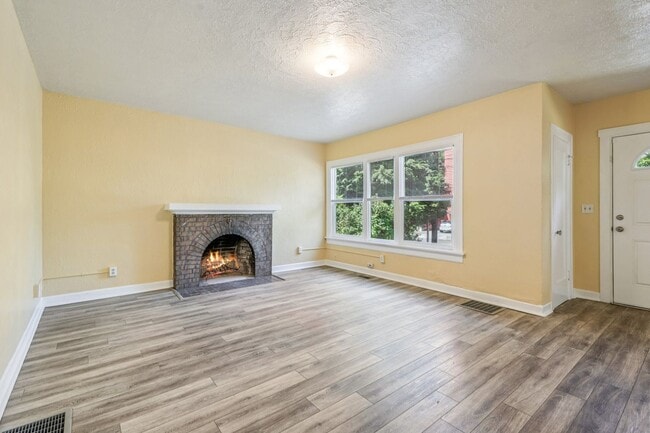 Building Photo - Spacious 4-Bedroom Home in Arbor Lodge – P...