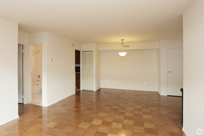 Foto del edificio - 44 NY-25A