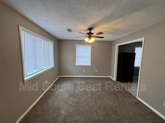 Building Photo - 1629 S Valentine St