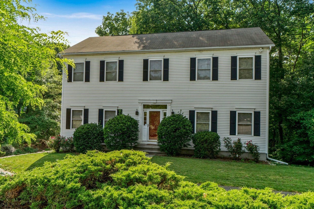Primary Photo - 3 Rowayton Ct