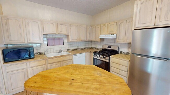 Foto del edificio - Light and bright 2 bedroom central location