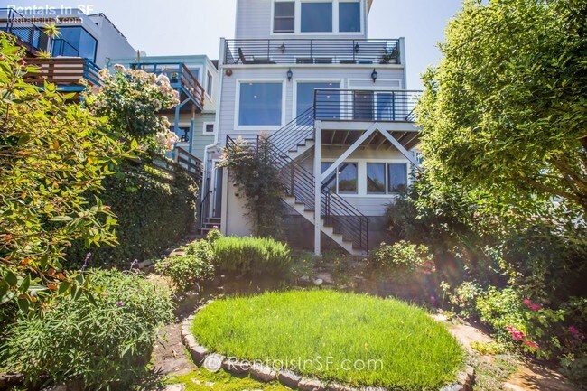 Building Photo - 811 Rhode Island St