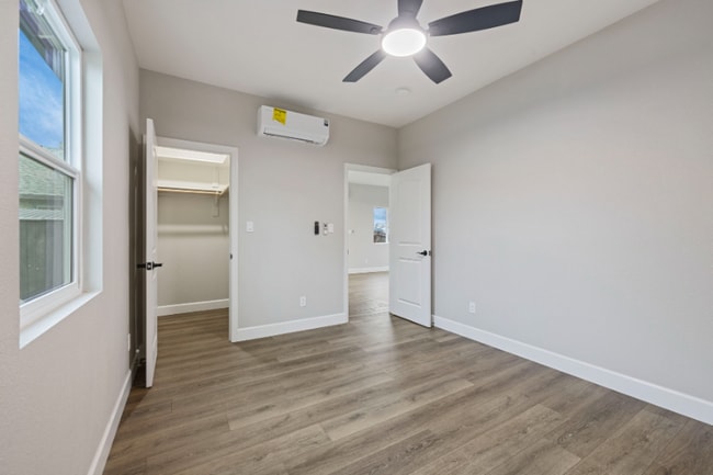 Building Photo - 619 S Sacramento St