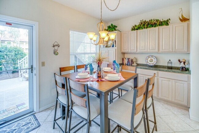 Foto del edificio - 9851 Costa Mesa Ln