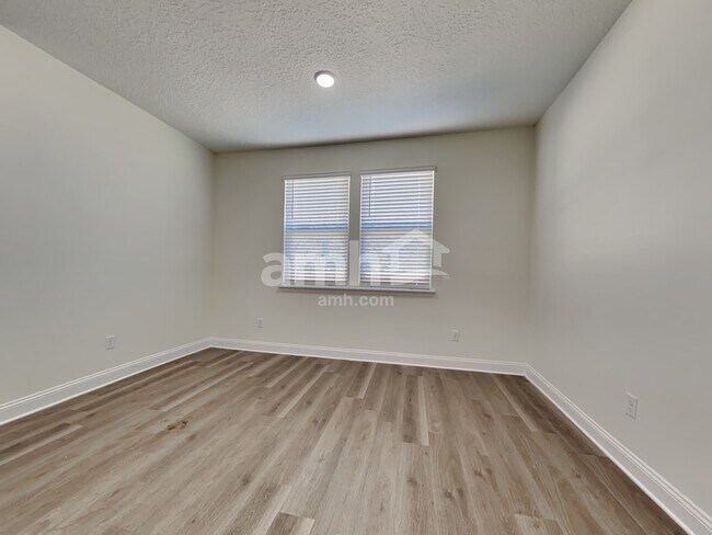 Foto del edificio - 11590 Bay Hl Cir