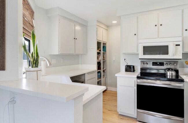 Foto del edificio - 2722 Ariane Dr