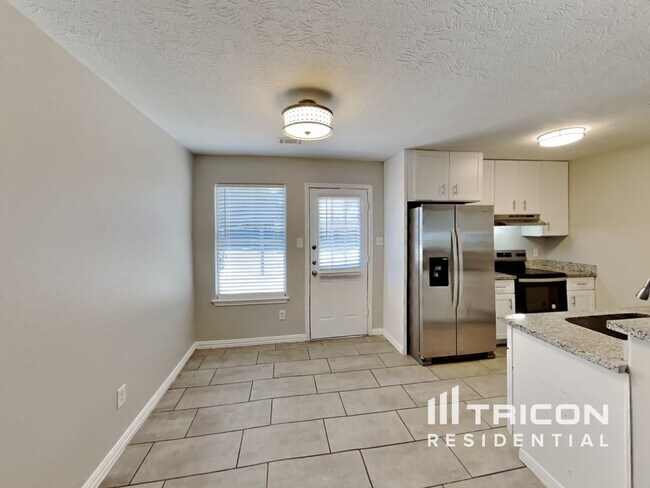 Foto del edificio - 16179 Summer Breeze Ct