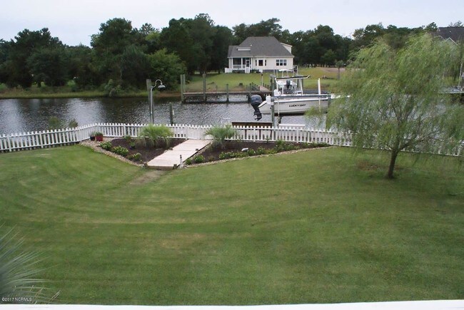 Building Photo - 212 Club Point Dr