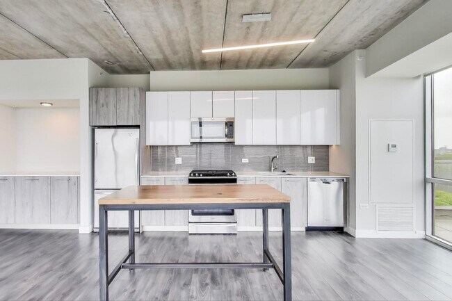 Foto del edificio - 1743 N Leavitt St