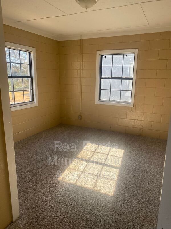 Building Photo - 919 Cleveland St