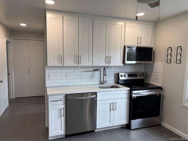 Building Photo - 55 Acre Ln