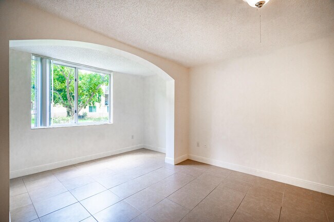 Building Photo - 200 Scotia Dr