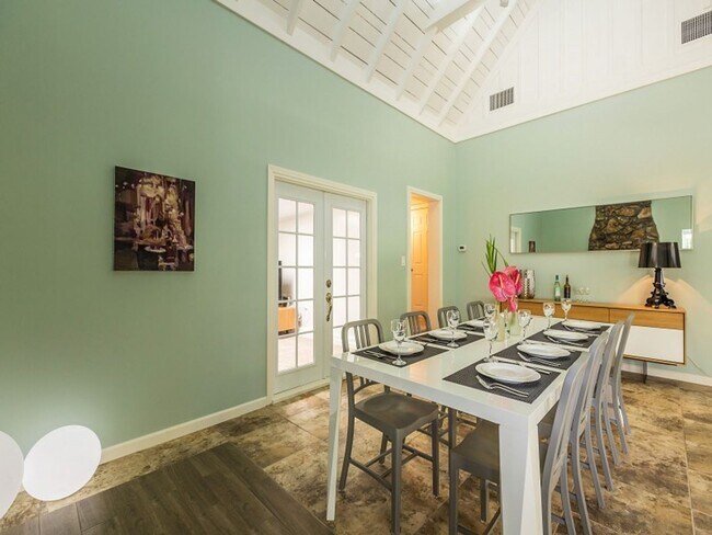 Building Photo - Historic Home+guest cottage in Kahala near the Beach w/Pool & AC: Ho'okipa Villa