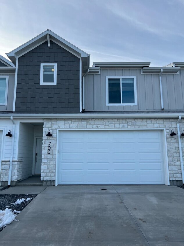 Foto principal - 706 W 575 N