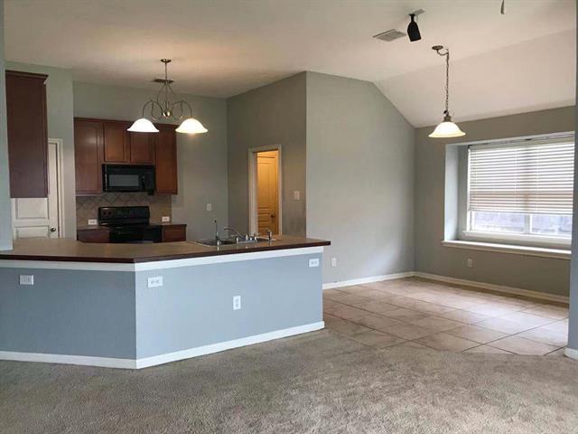 Building Photo - 2708 Saddlehorn Dr