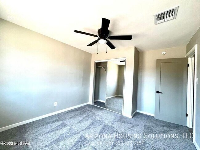 Building Photo - Remodeled 3 Bedroom in Central Tucson