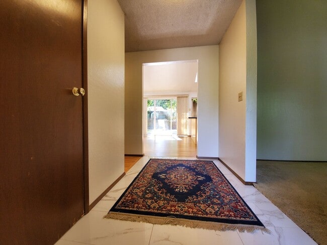 Building Photo - Prime Redmond Rambler 3 Bed/Large Yard