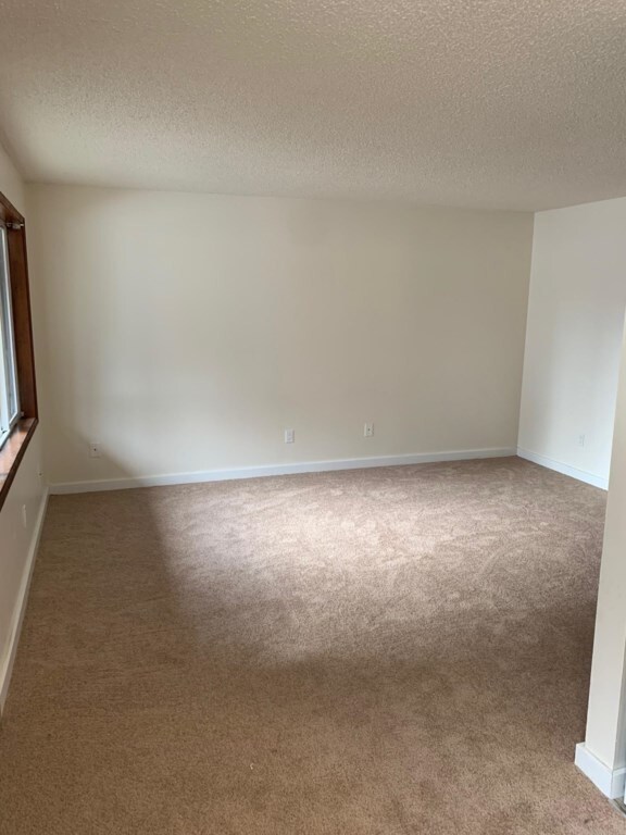 Building Photo - Apartment in Redmond