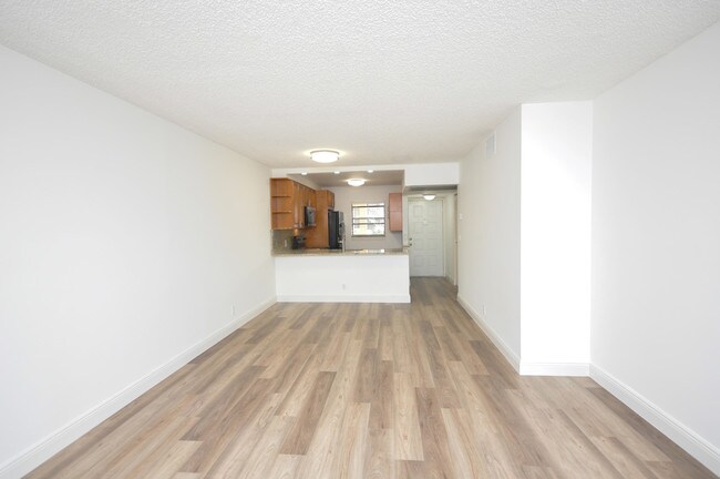 Foto del edificio - 7101 Golf Colony Ct