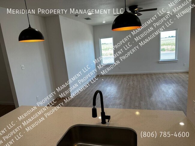 Foto del edificio - 5802 Urbana Pl