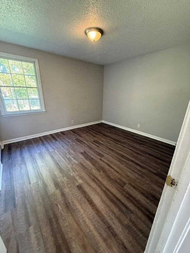 Building Photo - 725 Overton Dr