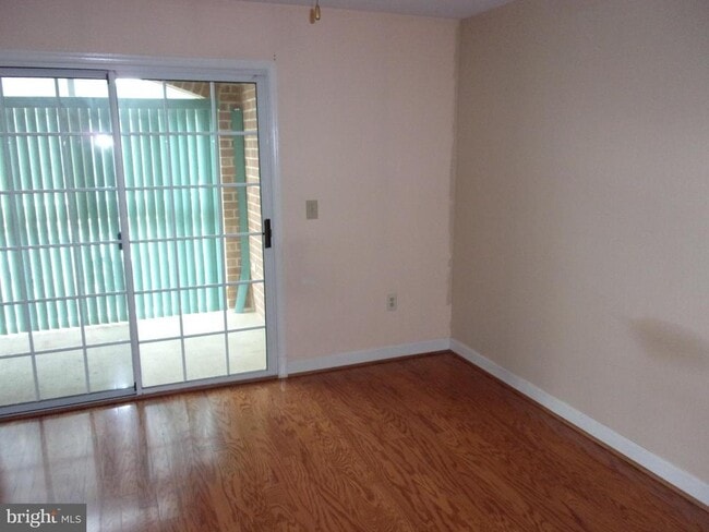 Foto del edificio - 6916 Fairfax Dr
