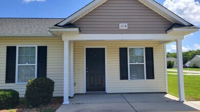 Building Photo - 3700 Woodcliff Dr