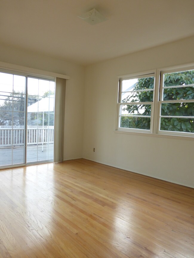 Bedroom #1 - 11' x 14' - 11466 Washington Pl