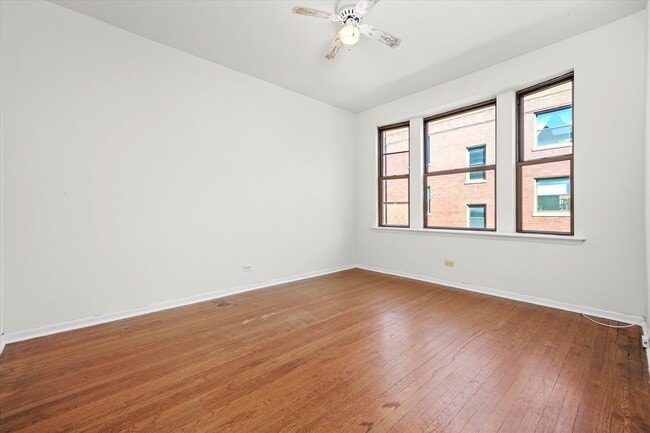 Foto del edificio - 2323 N Kedzie Blvd