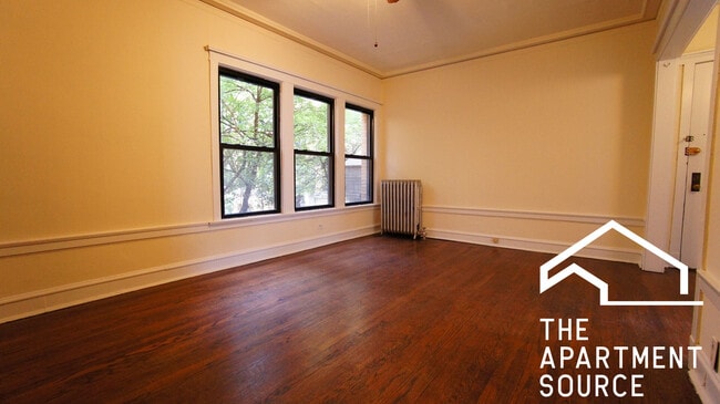 Building Photo - 2422 N Sawyer Ave