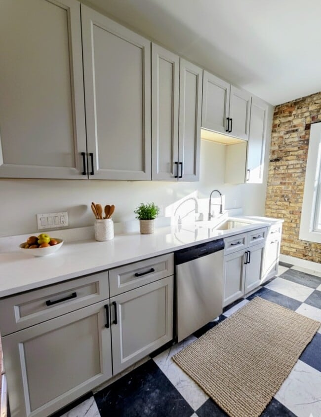 Foto del edificio - 2402 E Webster Pl