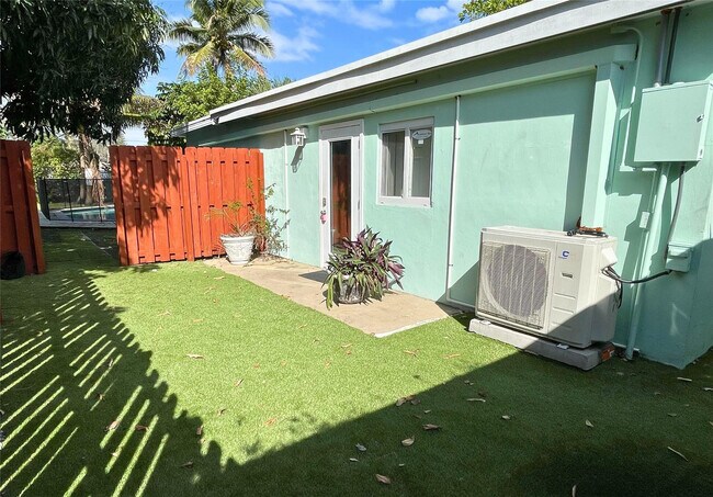 Foto del edificio - 2442 Garfield St