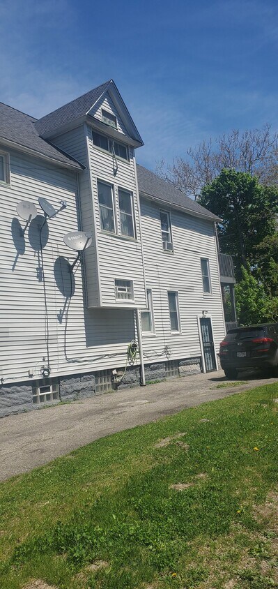 Building Photo - E 110th