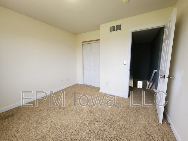 Building Photo - 5450 Prairie Ridge Ave