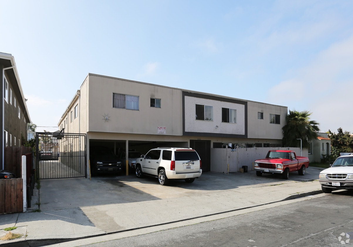 Primary Photo - 12420 Greene Ave