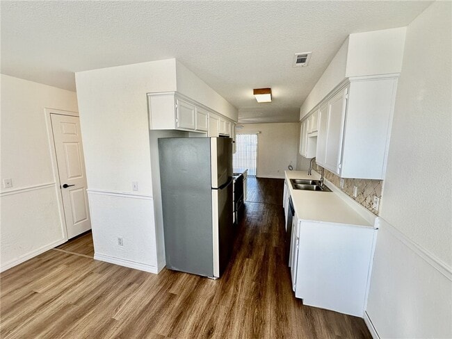 Building Photo - 1244 SW Elm Tree Rd