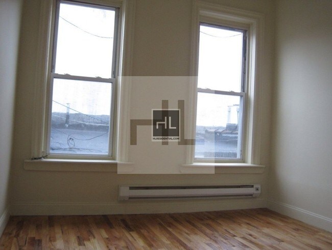 Foto del edificio - 833 Saint Johns Pl