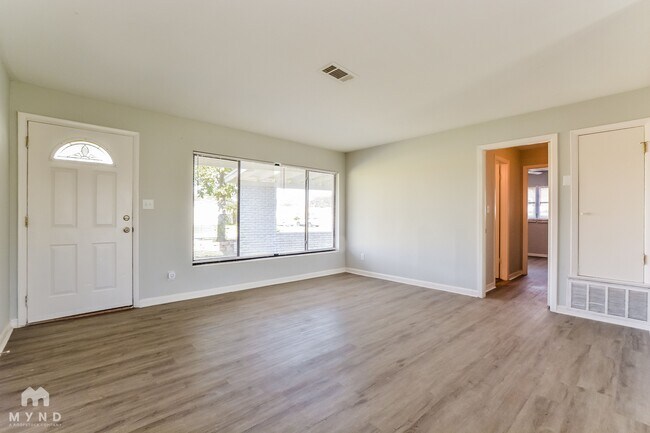 Foto del edificio - 1102 Orwell Ave