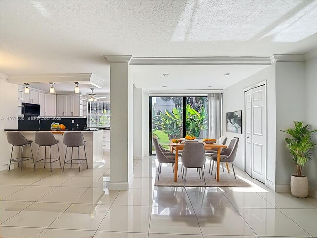 Foto del edificio - 3552 Magellan Cir