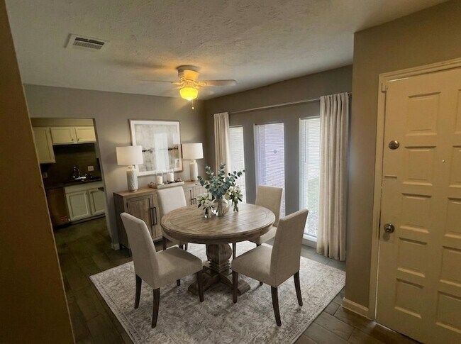 Foto del edificio - 10410 Kirkglen Dr