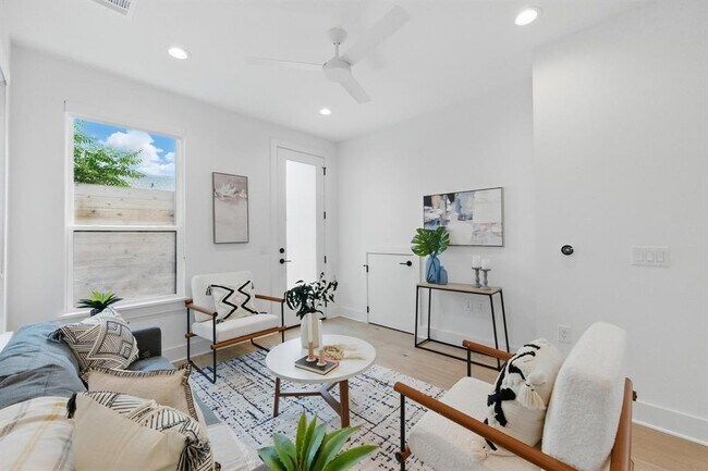 Foto del edificio - 2105 S L Davis Ave