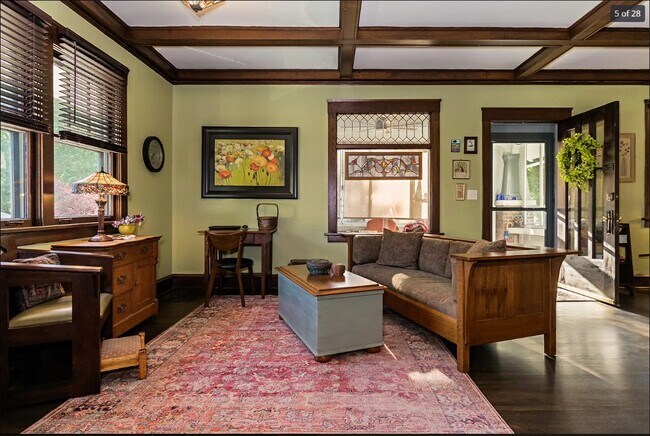 Foto del edificio - 217 Woodland Ave