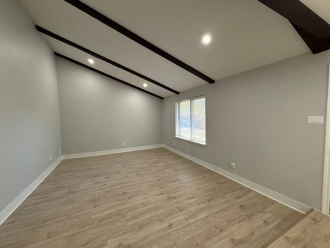 Foto del edificio - 1255 Valencia Ln